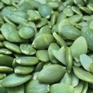 Nhân hạt bí chưa rang