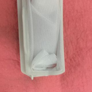 Lưới lọc rác bên trong máy giặt
