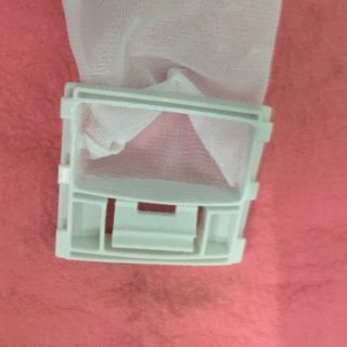 Lưới lọc rác bên trong máy giặt