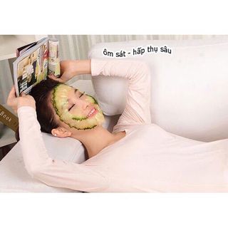 Gọt dưa leo đắp măt nạ làm đẹp