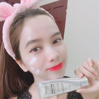 kem chống nắng kiêm kem nền giá lẻ 280k