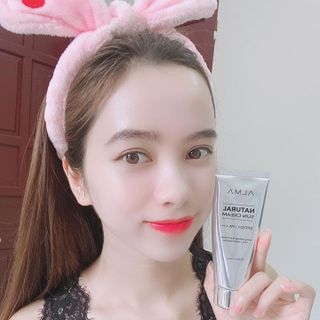 kem chống nắng kiêm kem nền giá lẻ 280k