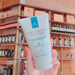 sữa rửa mặt tube giá lẻ 180k