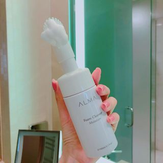 sữa rửa mặt đầu cọ silicon giá lẻ 280k