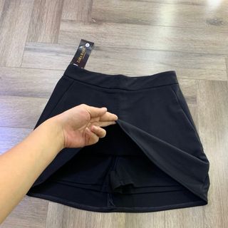 Chân váy A có lót quần