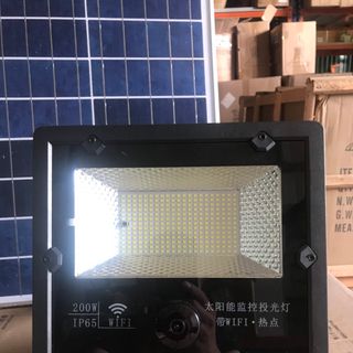 Đèn pha led camera năng lượng mặt trời 200w giá sỉ