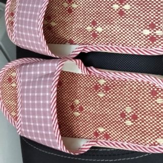 Dép chiếu đủ màu cho nữ