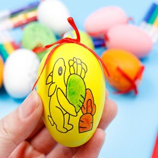 Trứng tô màu gồm 1 trứng và 4 cây bút chỉ 5k8 rẻ