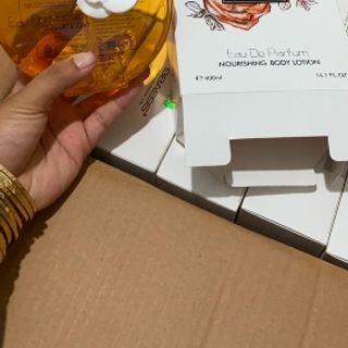 Sữa tắm ba bông trong