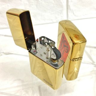 Zippo usa tem đỏ