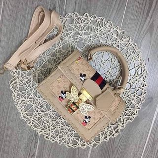 Túi xách nữ con ong họa tiết sắc nét giá sỉ, giá bán buôn.