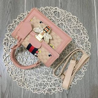 Túi xách nữ con ong họa tiết sắc nét giá sỉ, giá bán buôn.