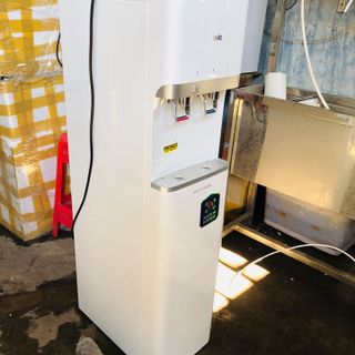 Máy lọc nước Ovio màu trắng
