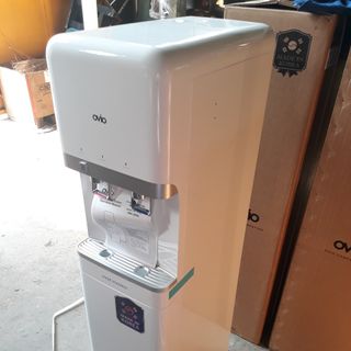 Máy lọc nước Ovio màu trắng