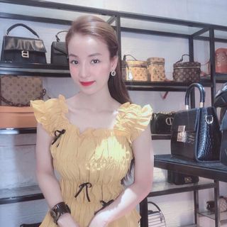 Áo kiểu , chất mềm mịn co giãn