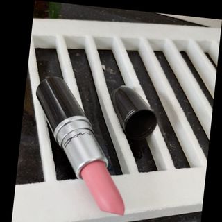 Son lì có nhiều màu nhe