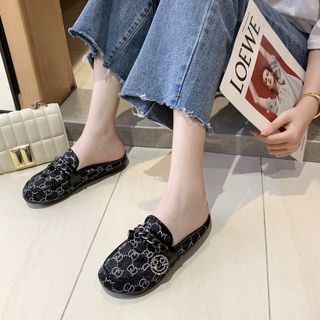 Dép sục luoi