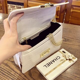 Tuia cao cấpa đa