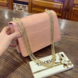 Tuia cao cấpa đa