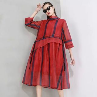 Đầm thiết kế cổ cao