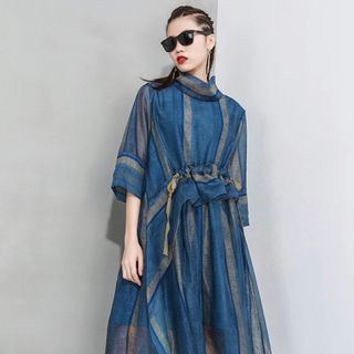 Đầm thiết kế cổ cao