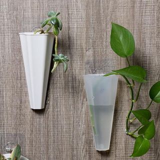 Chậu cây treo tường trang trí bằng nhựa (mẫu dài)