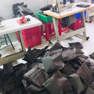 Túi đeo chéo cá tính