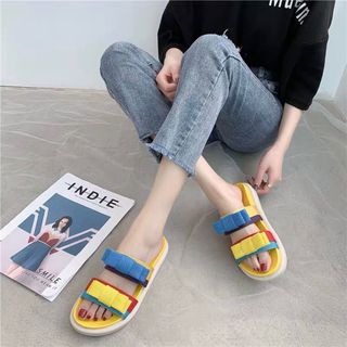Dép bệt năm màu