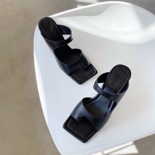 Dép xỏ ngón gót