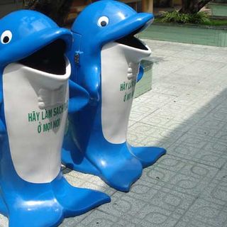 Thùng rác hình cá chép, chim cánh cụt, gấu trúc giá rẻ