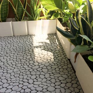 Vỉ Nhựa Lót Sàn Viên Sỏi 1 - Lót Sàn Ban Công/Nhà Tắm/ Hồ Bơi
