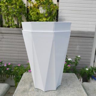 Chậu Bát Giác Giả Sứ - Trồng Cây Cảnh/Cây Ăn Trái - Bền Đẹp, Thiết Kế Trang Nhã (25x32x16cm)