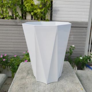 Chậu Bát Giác Giả Sứ - Trồng Cây Cảnh/Cây Ăn Trái - Bền Đẹp, Thiết Kế Trang Nhã (25x32x16cm)