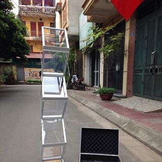 Giá kệ để catalogue, brochure, menu 6 tầng bản mặt bằng mica khổ A4