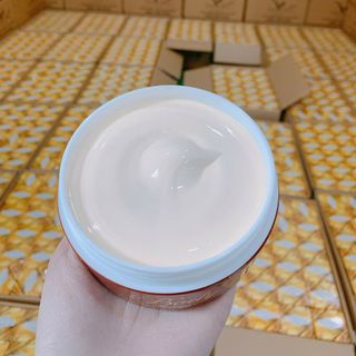Kem body vip white