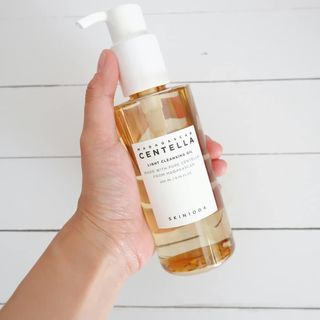 Skin1004 Dầu Tẩy Trang Skin1004 Madagascar Centella Cleansing Oil Làm Sạch Và Dưỡng Ẩm 200ml