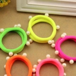 Cột tóc đủ các màu