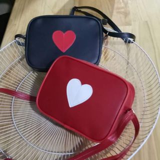 Sỉ túi đeo chéo trái tim