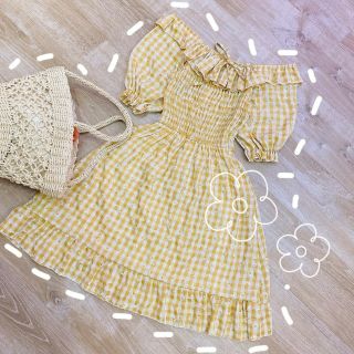 Đầm hoa cúc bẹt vai