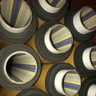 Xốp 2 mat vang đen