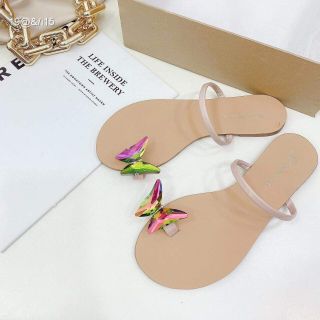 dép xỏ khoá bướm