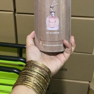 Em chân dài scandal