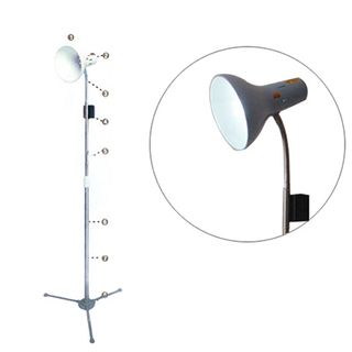 Đèn gù hồng ngoại TNE chân đèn cao 1m7