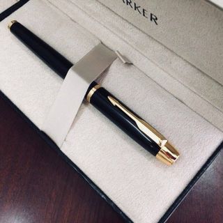 Bút dạ bi parker IM black cài vàng