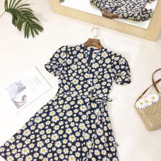 Váy voan hoa cúc cổ v
