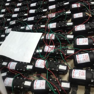 Cung Cấp ,Củ Bơm Máy bơm đơn 12V vỏ kín dùng phun sương, phun thuốc, tưới cây - Phân Phối Sỉ Lẻ Toàn Quôc Phụ Tùng Bình Phun Thuốc Bằng Điện