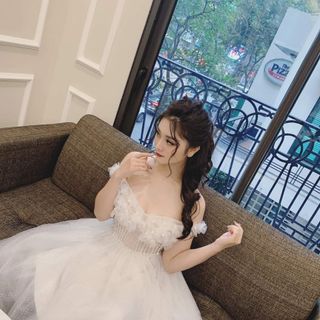 Đầm xòe dư tiêc bet vai đính hoa kết cườm