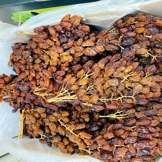 Nho khô nguyên cành Úc Crimson (Loại nhất , cành dài và trĩu quả )