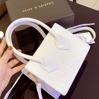 Tuia da cứng form đẹp