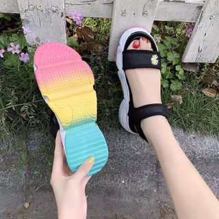 Giay sandal hoa cúc đế bánh mì